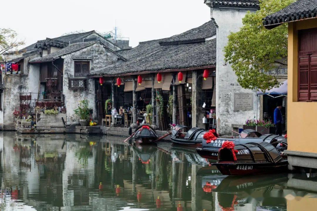 过年放烟花爆竹会引发安全事故，该禁吗？